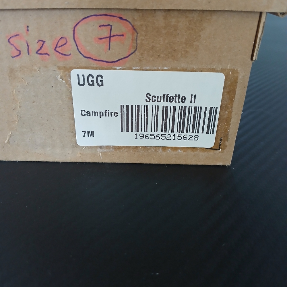 Brand New In Box, Womens UGG gray Slippers. Size 7. - Picture 5 of 6